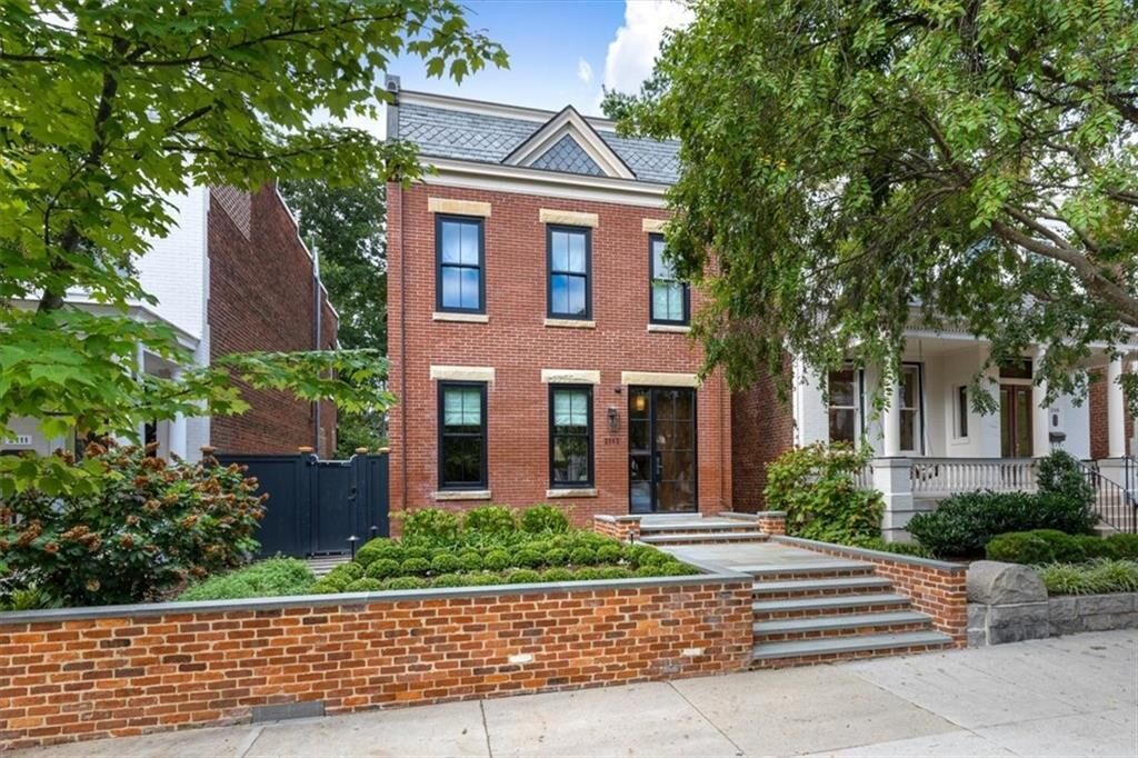 10) $1,649,000